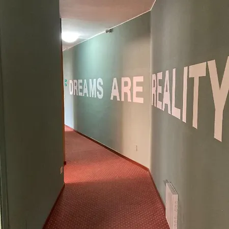 Route77 Hostel Toscolano Maderno